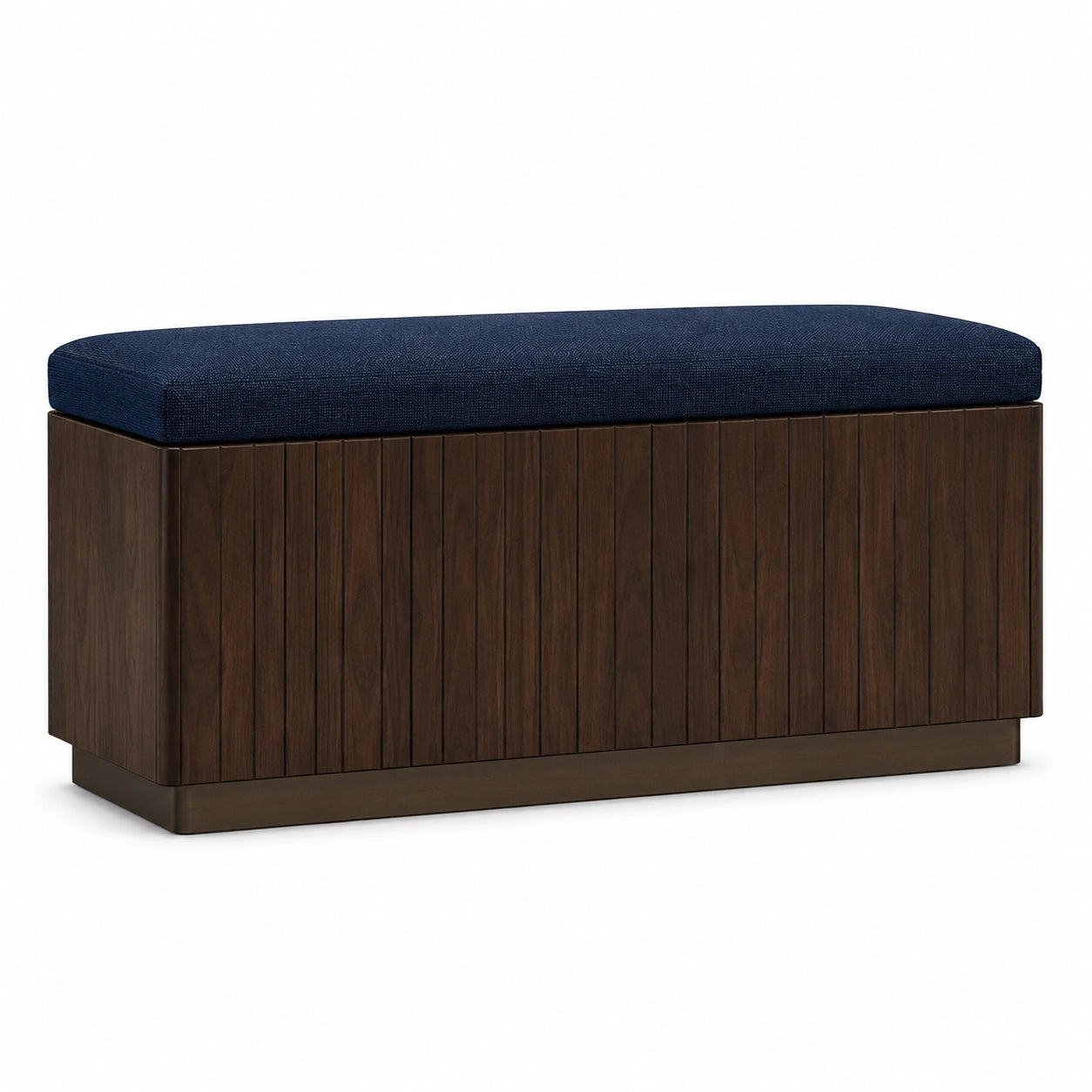 Banco de madera oscura con cojín de tela azul